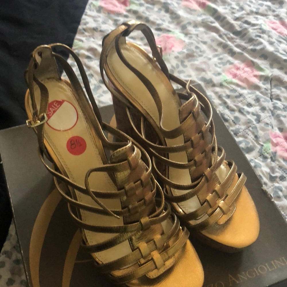 Gold wedges